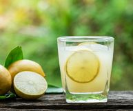 Vediamo insieme quali sono le caratteristiche dello sciroppo di orzata, come si usa e quali sono i benefici legati al consumo di questa bevanda fresca