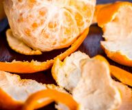 Un ingrediente inedito e straordinario ricavato da uno dei frutti più buoni che la terra ci dona. Scopriamo insieme la scorza di clementine e i suoi usi in cucina