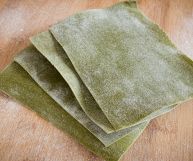 Si usa per fare le lasagne ma anche tanti altri piatti: la sfoglia verde all'uovo possiede delle caratteristiche uniche che dobbiamo conoscere assolutamente