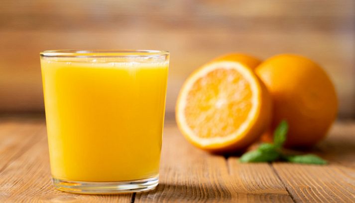 Scopriamo insieme quali sono le caratteristiche principali, i valori nutrizionali e i benefici legati al consumo di succo d'arancia e come usarlo in cucina