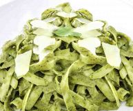 Scopriamo come utilizzare in cucina i tagliolini verdi all’uovo, tipo di pasta che prevede l’uso di spinaci nell’impasto per piatti ricchi e gustosi