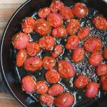 Uova in camicia e pane tostato