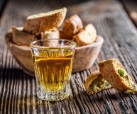 Un ingrediente dalle preziose caratteristiche. Sapere come usare il vin santo in cucina permette di variare e preparare numerose ricette