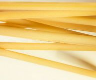 Gli ziti, appartenenti alla tradizione partenopea, sono un formato di pasta davvero versatile: ecco quali sono le loro caratteristiche e le proprietà nutrizionali