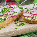 Tartine zucchine e cetrioli