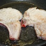 Braciole di maiale pomodori e finocchi