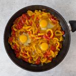 Aggiungere le uova