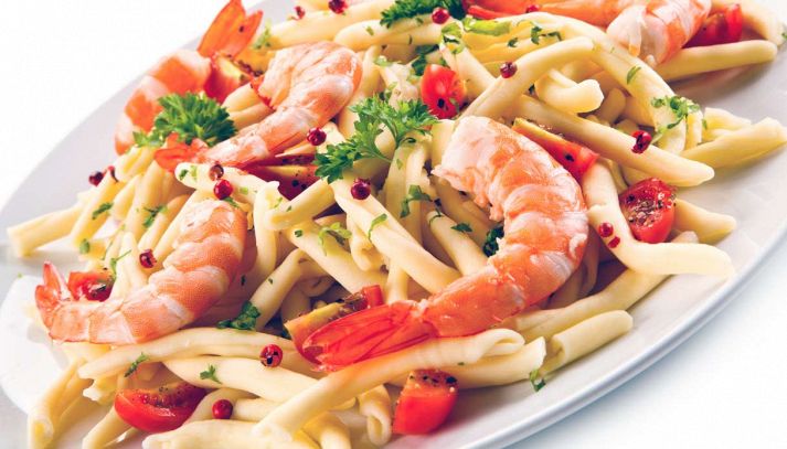Penne con gamberi e pomodori