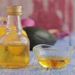 Condimento a base di olio, aceto, vino bianco e limone