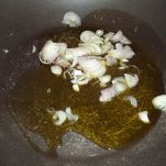 Penne con gamberi pomodori e piselli