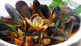 Padellata di cozze, vongole e gamberi