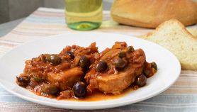 Piatto con tonno alla mediterranea