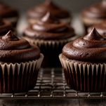 cupcake al cioccolato fondente da decorare