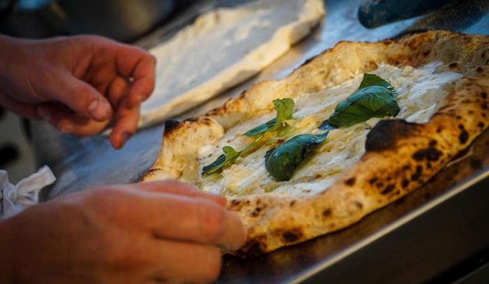 Pizza che passione, 14 milioni di pizzaioli fai-da-te in Italia