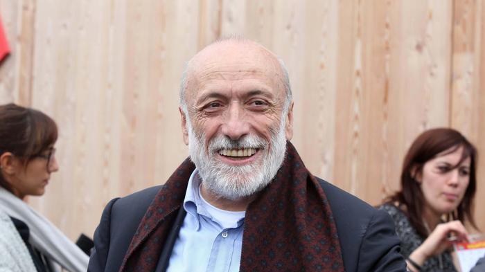 Carlo Petrini Sommelier Onorario, titolo dalla Fisar