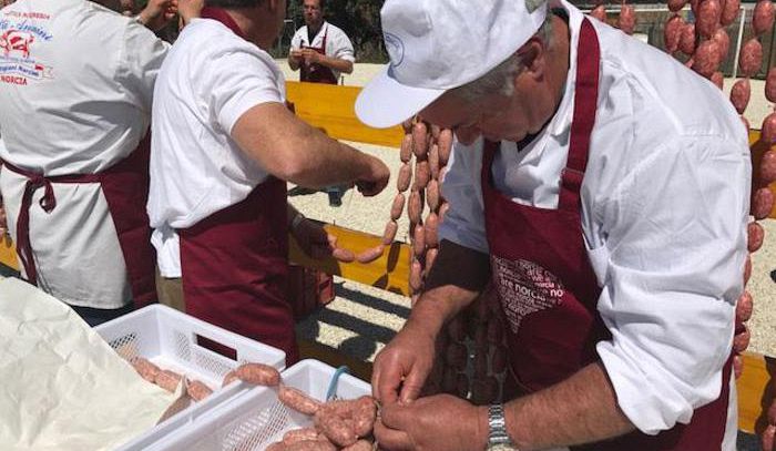Salsicce e salame, confermato legame col cancro al seno
