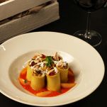 Paccheri ripieni di burrata e alici con salsa alla marinara