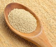 Il lievito di birra secco in granuli, che si conserva molto più a lungo di quello fresco, è perfetto per realizzare ricette dolci e salate: ecco come usarlo