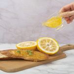 Tagliere con limoni e salsa citronette