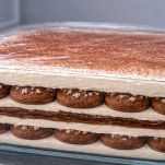 torta di pan di stelle e nutella in frigorifero a raffreddare