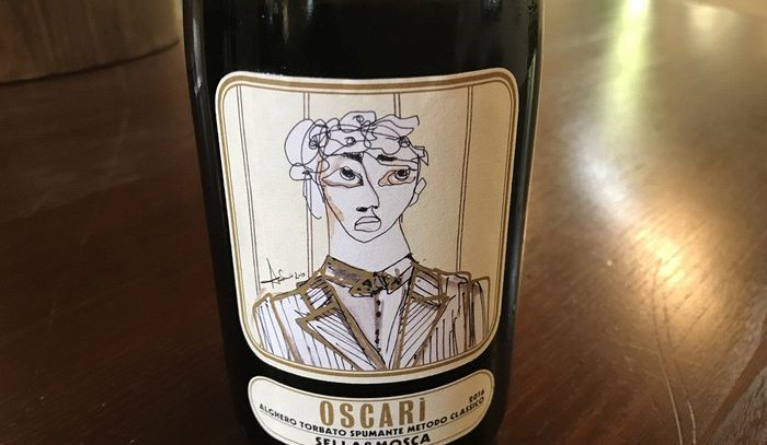 Stilista Marras crea linea vini per celebrare Alghero