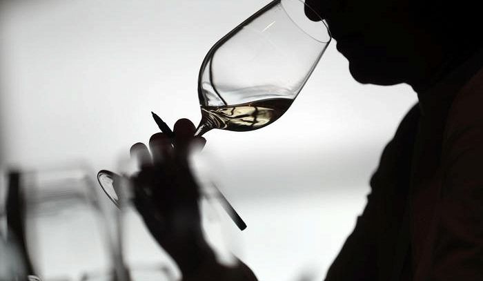 De Castro, non potrà dirsi vino italiano se con uve straniere