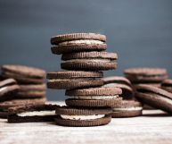 I biscotti Oreo, delizioso spuntino per grandi e piccini, sono molto famosi e utilissimi anche in cucina: ecco come usarli e quali sono i loro valori nutrizionali