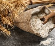 La farina semintegrale, conosciuta anche come farina di tipo 2, è molto versatile: ecco come usarla in cucina e quali sono le sue proprietà nutrizionali