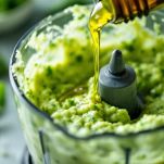 La preparazione del pesto