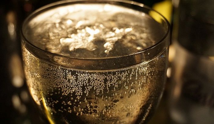 Vino bulgaro etichettato come "Prosecco-Franciacorta", bloccate migliaia di bottiglie