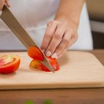 Tagliare il pomodoro