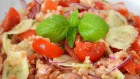 Panzanella light con cetrioli e cipolla