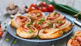 Torta salata a forma di rosa