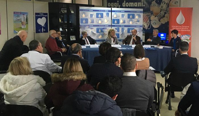 Meno plastica e stop allo spreco, la produzione del latte diventa eco