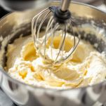 Preparazione biscotti al cioccolato