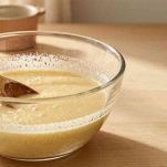 Impasto dei dorayaki nella ciotola