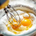 Lavorazione uova e farina