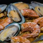 Diversi frutti di mare su un piatto