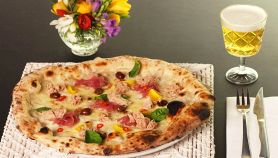 Pizza Primavera con tonno Mare Aperto, pomodorini e mozzarella