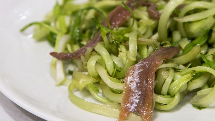 Insalata di puntarelle alla romana