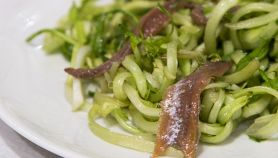 Insalata di puntarelle alla romana
