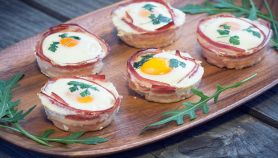 Cestini di uova e bacon