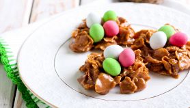 Nidi di cioccolato con ovetti