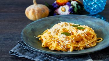 Linguine cremose con fiori di zucca