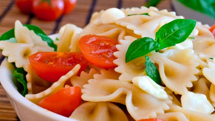Pasta fredda pomodori e mozzarella