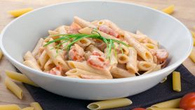 Insalata di pasta al salmone