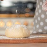 Impasto della torta salata lavorato