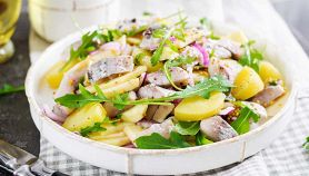 Insalata con aringhe affumicate e patate