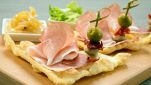 Quadretti di gnocco fritto con prosciutto crudo