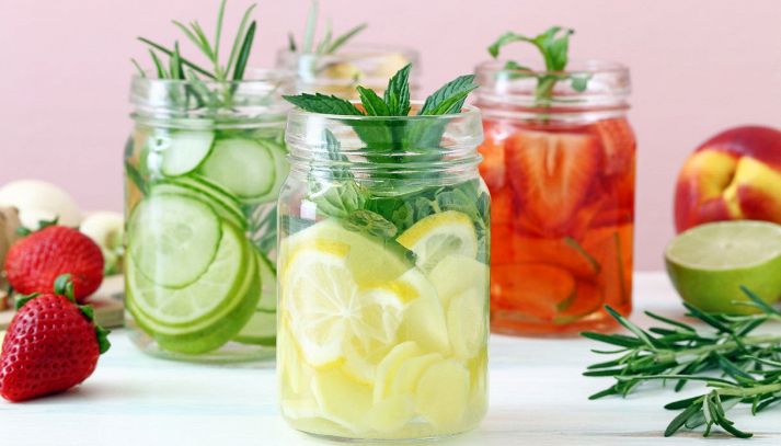 Acque aromatizzate: 5 ricette semplici e veloci